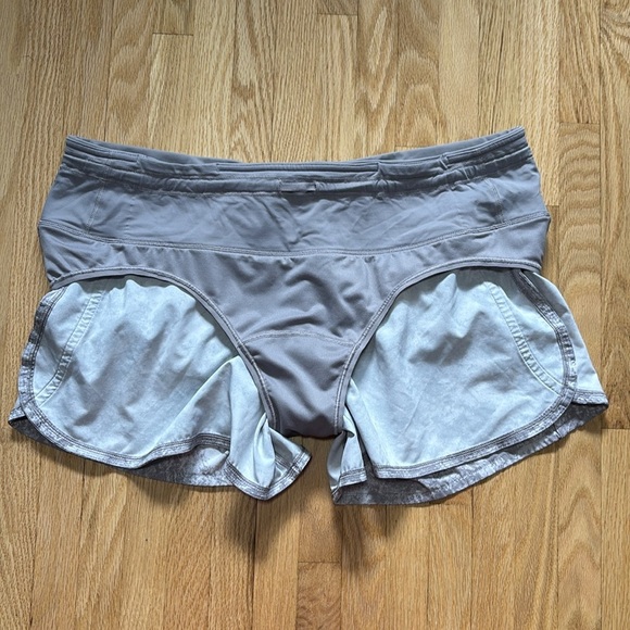 Lululemon Run Times Shorts 2 - Sz10 in Washed Marble Alpine White Silverscreen - Picture 5 of 6